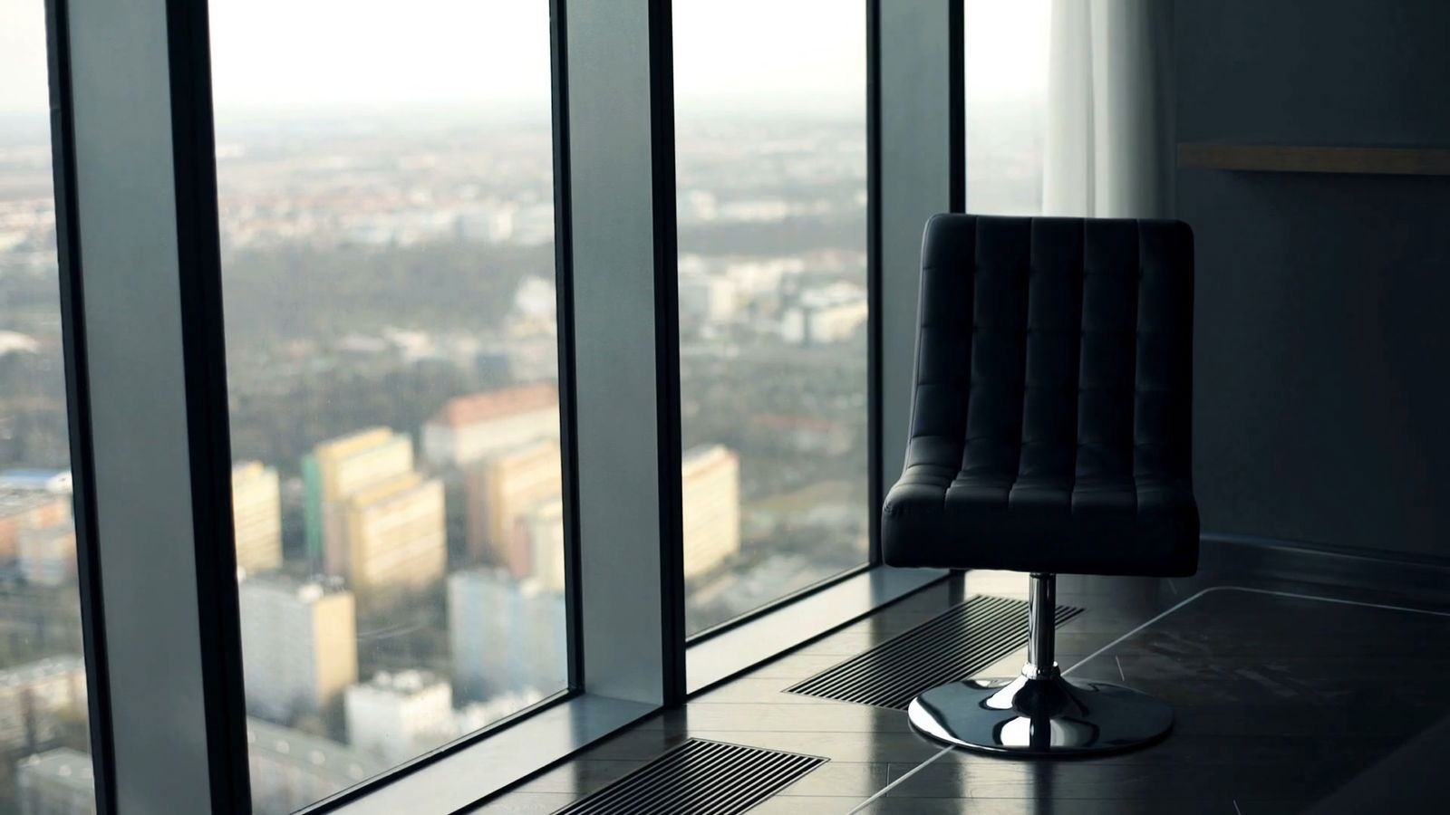 Workplace Trauma: Understanding Behavioral Signs and How to Respond 3 Employee avoiding team meetings and tasks