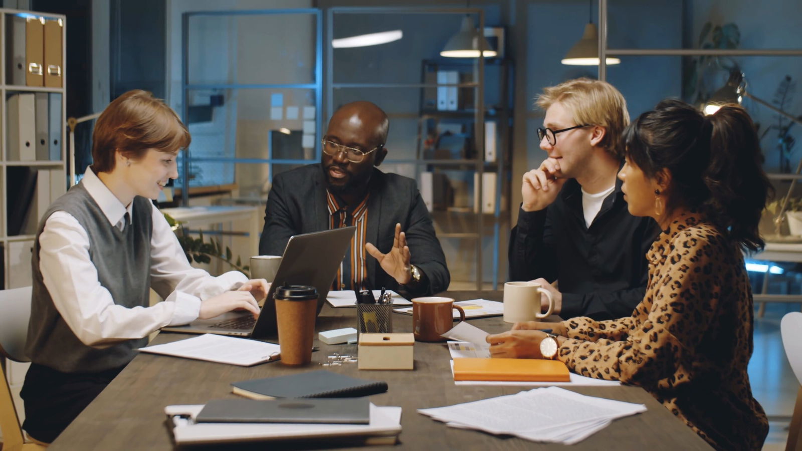 Workplace Trauma: Understanding Behavioral Signs and How to Respond 8 Employees working in a trauma-informed supportive workplace