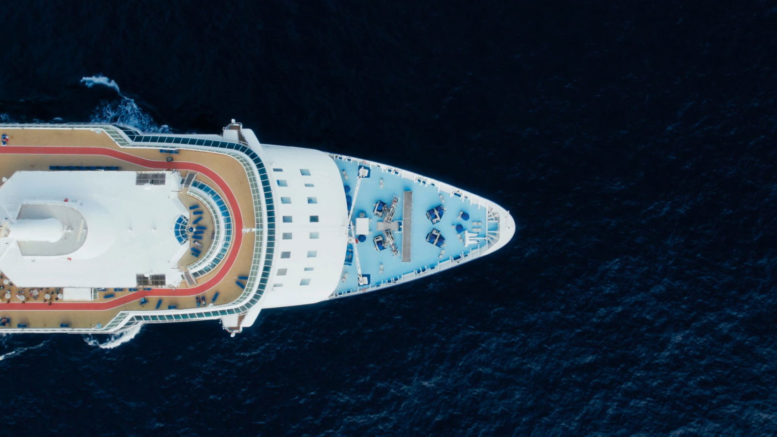 Know Your Vacation Rights in Ontario: Top 5 Facts 6 05 aerial top view on bow of big passenger cruiser ship travelling in ocean front part SBV 347159093 4K 00.00.02.048 1 scaled