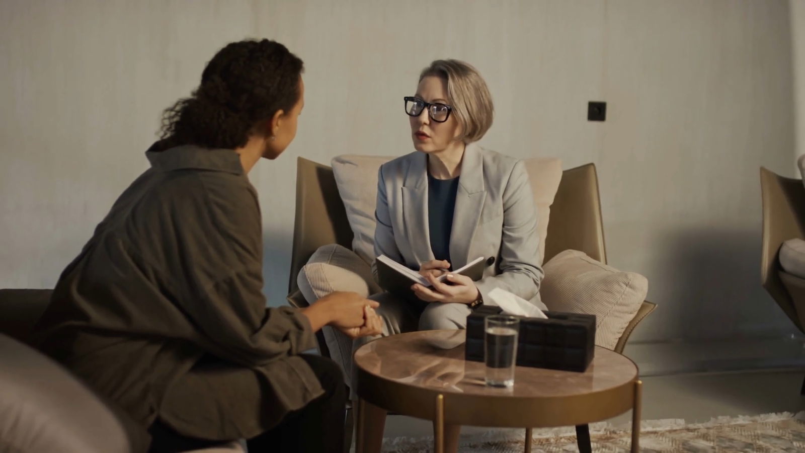 Accused of Benefits Fraud? 6 Things You Need To Know 4 Lawyer meeting with a client to discuss an investigation