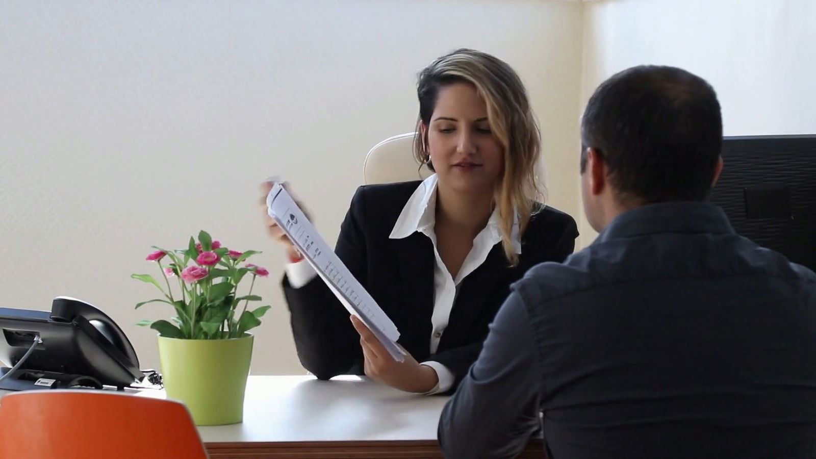 Accused of Benefits Fraud? 6 Things You Need To Know 8 Lawyer consulting with a client